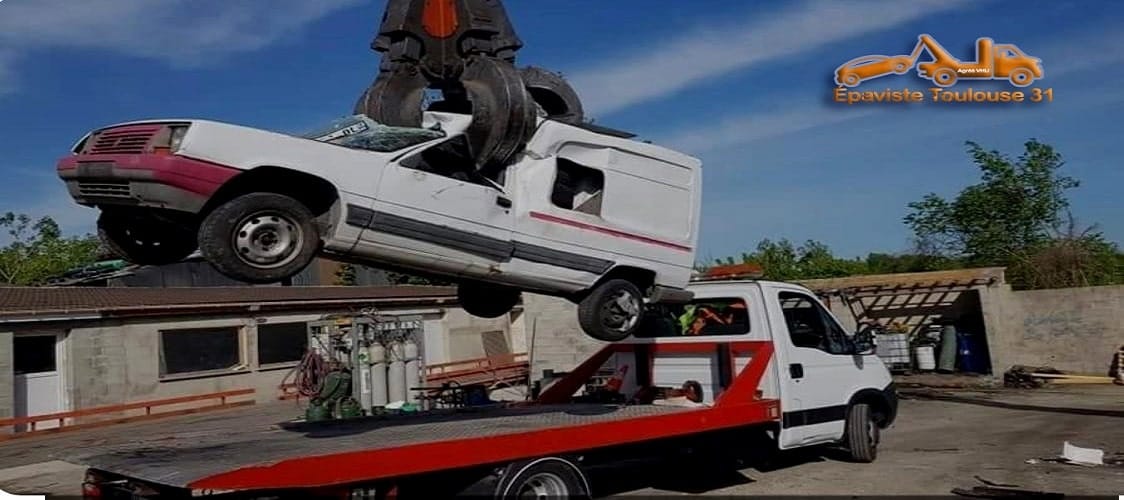 Casse auto à Toulouse : pourquoi faire enlever votre épave par un épaviste agréé ?